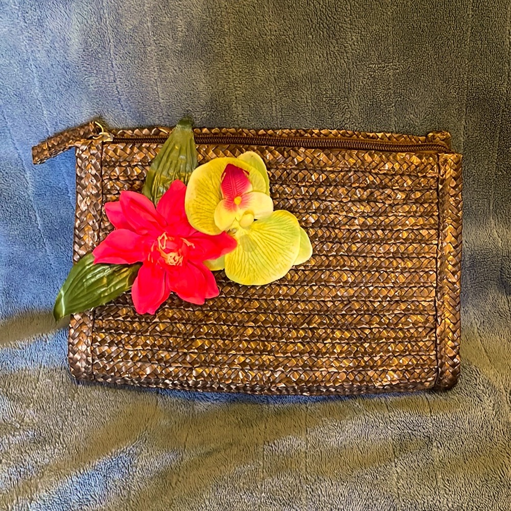 Hawaiian clutch
